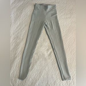 Waffle textured leggings with cinched butt